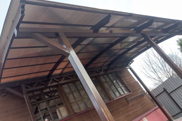 Навес полуарочный из поликарбоната