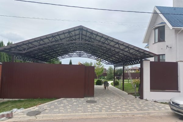 Навес из металлочерепицы двухскатный