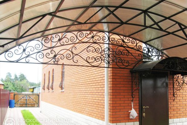 Навес из поликарбоната